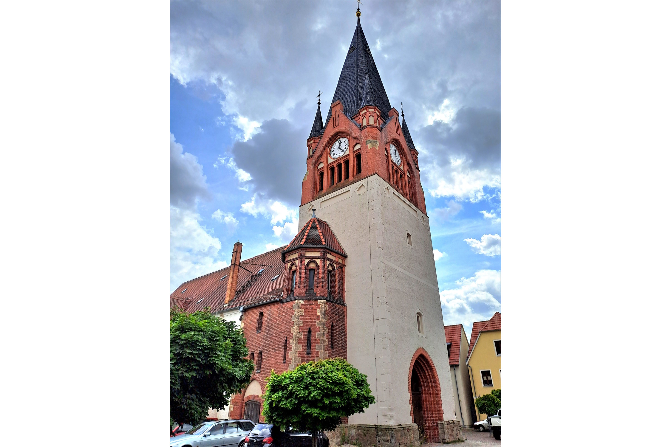 Stadtkirche St. Albani Schkeuditz (Catatine, CC0, https://commons.wikimedia.org/w/index.php?curid=134814984)