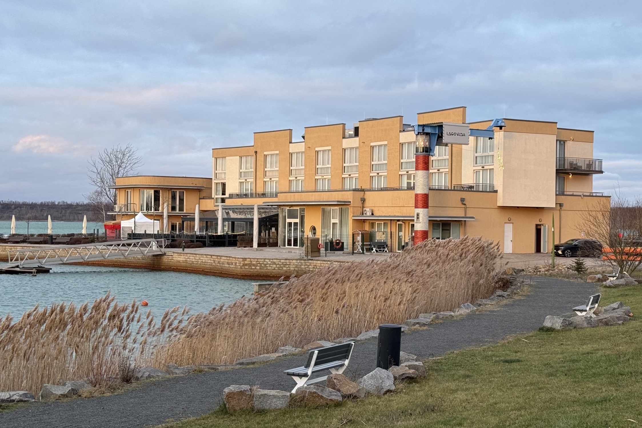 Hafengebäude am Störmthaler See. Foto: Frank Beutner