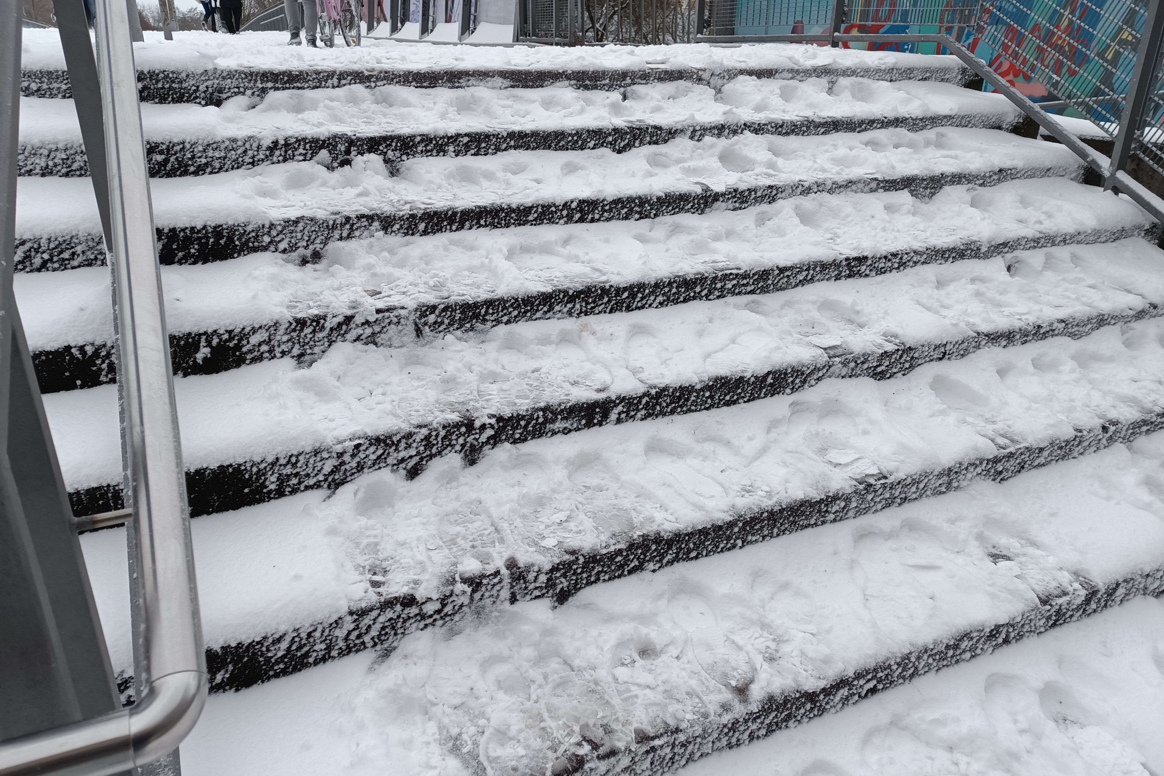 Die Treppe der Fußgängerbrücke zum Allee-Center, Foto: Thomas Köhler