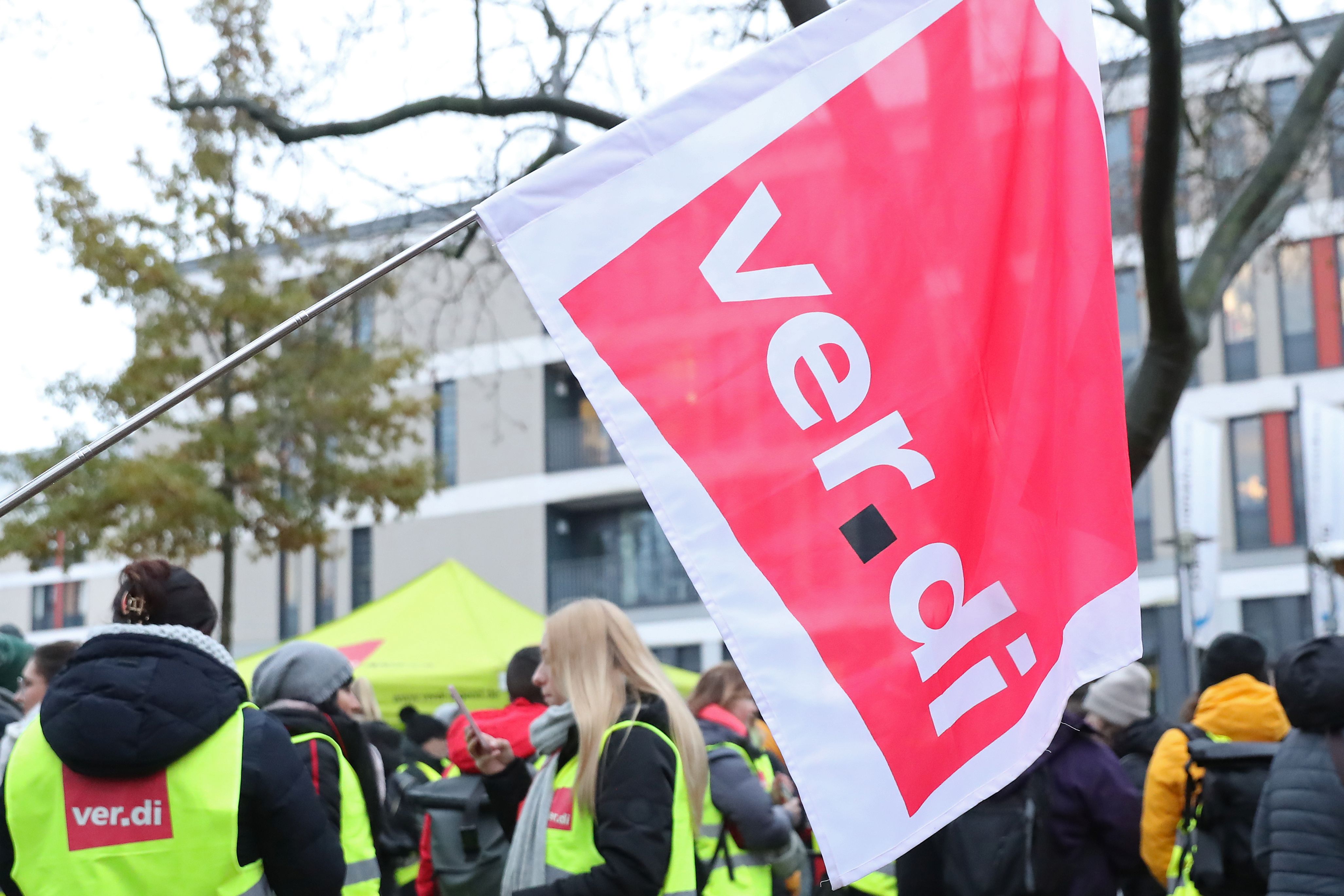 Freitag-der-30-Januar-2026-Streik-bei-LVB-illegale-Efeu-Zerst-rung-und-sch-nste-Uni-Bibliothek