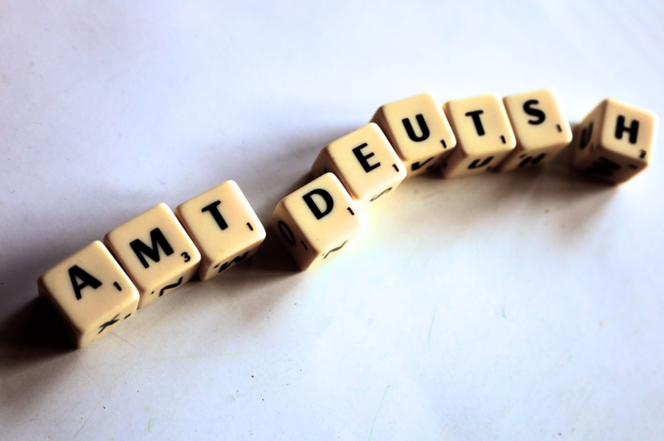 Löcheriges Amtsdeutsch. Foto: Ralf Julke