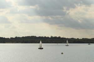 Segelboote auf dem Cospudener See.