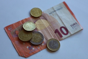 Seit dem 1. Januar gilt ein Mindestlohn von 13,90 Euro pro Stunde. Foto: Ralf Julke