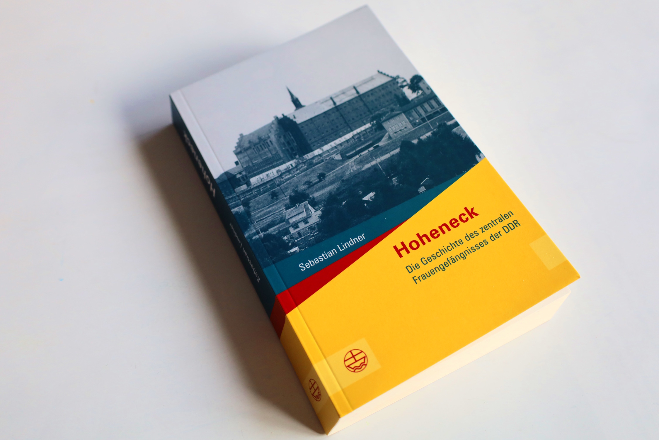 Hoheneck-Ein-wissenschaftlicher-Blick-in-die-Funktionsweise-des-zentralen-Frauengef-ngnisses-der-DDR