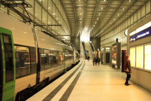In der S-Bahn-Station Wilhelm-Leuschner-Platz.