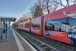Straßenbahn am Völkerschlachtdenkmal. Foto: Sabine Eicker