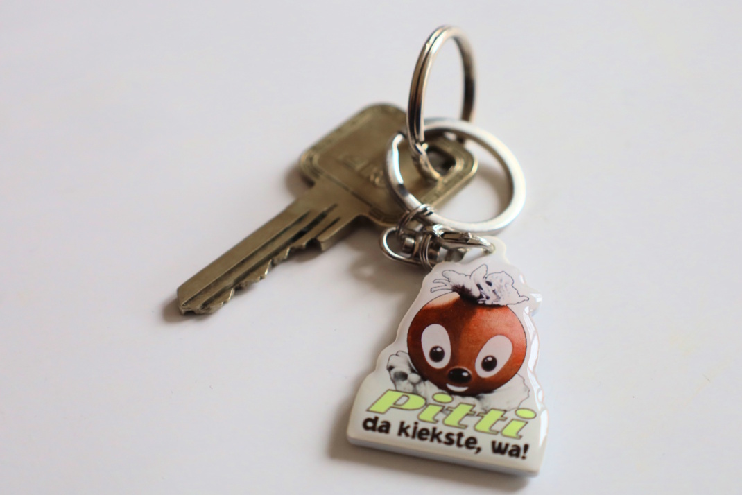 Schlüssel mit Anhänger, Symbolfoto.