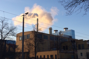 Gaskraftwerk, aufsteigender Rauch.