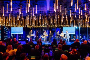 Auf dem Podium beim Neujahrsempfang 2026 wurde aus Sicht der Universitätsmedizin die Frage diskutiert, wie die Fachkräfte der Zukunft zu gewinnen seien. Bild: UKL/ Hüller