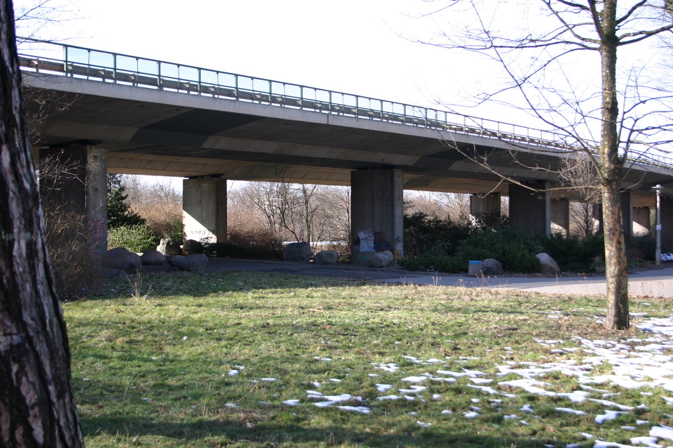 Die heutige Agra-Brücke am einstigen Rosarium 2005. Foto: Archiv Dirk Seelemann