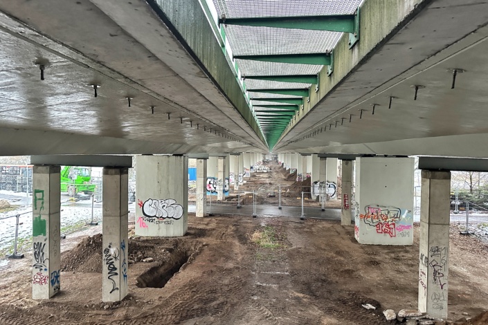 Bauarbeiten zur Abstützung der Agra-Brücke. Foto: Benjamin Weinkauf