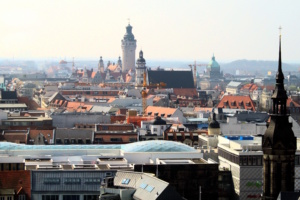 Blick über die Dächer der Stadt. Archivfoto: Ralf Julke