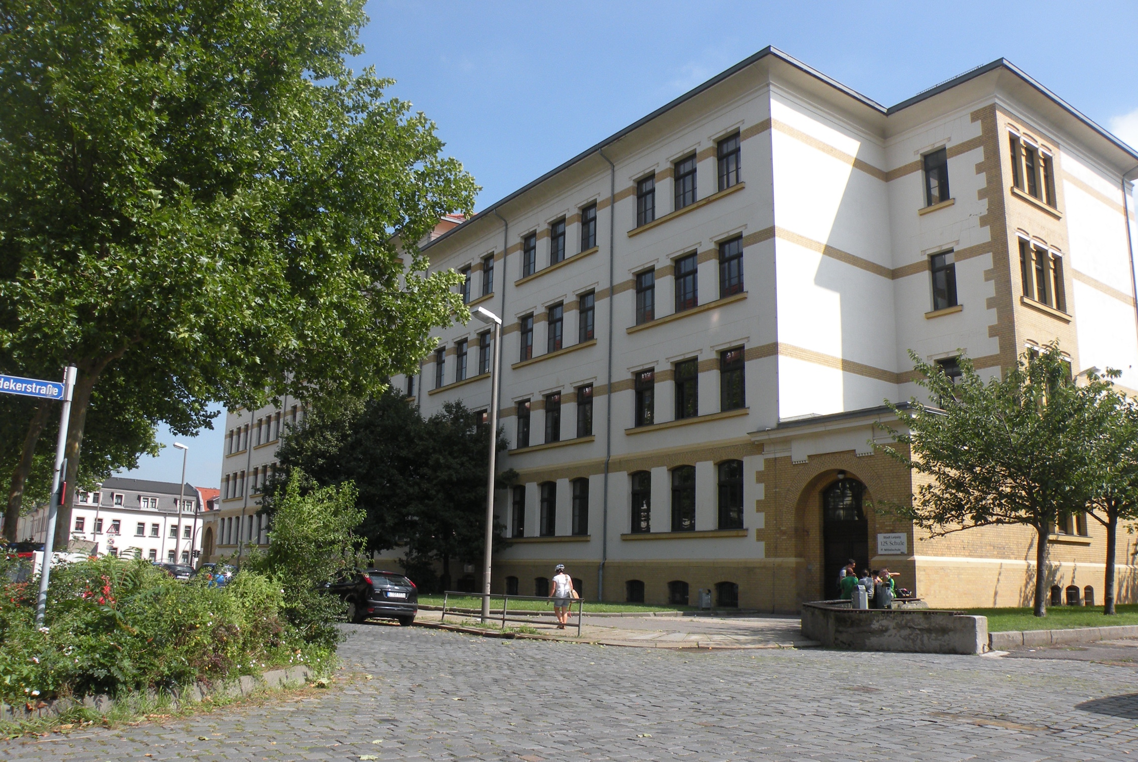 Der-Stadtrat-tagte-Die-Wilhelm-Busch-Schule-kann-im-Sommer-in-die-Reichpietschstra-e-umziehen