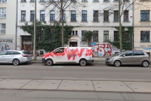 Beschädigtes Fahrzeug an der Arno-Nitzsche-Straße. Foto: Lucas Böhme