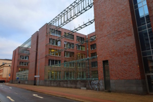 Sitz und Wirkungsort des Literaturhaus Leipzig e.V.: das Haus des Buches an der Prager Straße. Foto: Ralf Julke