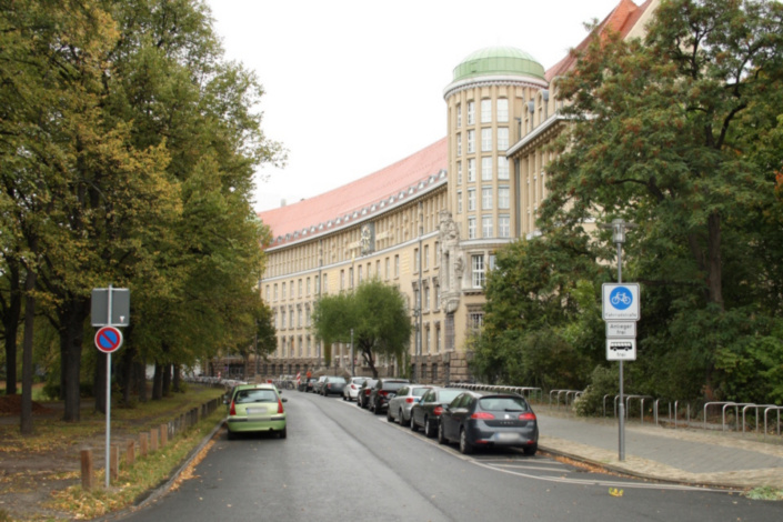 Die Deutsche Nationalbibliothek am Deutschen Platz in Leipzig. Foto: Ralf Julke