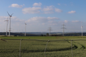 Der Ausbau von Stromnetzen und Speichern ist sinvoller als jedes Atomkraftwerk. Foto: Sabine Eicker
