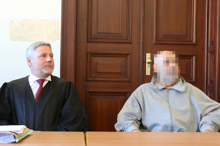 Angeklagter mit Anwalt