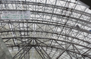 Spektakuläre Banneraktion am Freitagmorgen in luftiger Höhe von Tierrechtsaktivisten der Gruppe „Animal Rebellion.“ Quelle: Animal Rebellion Leipzig