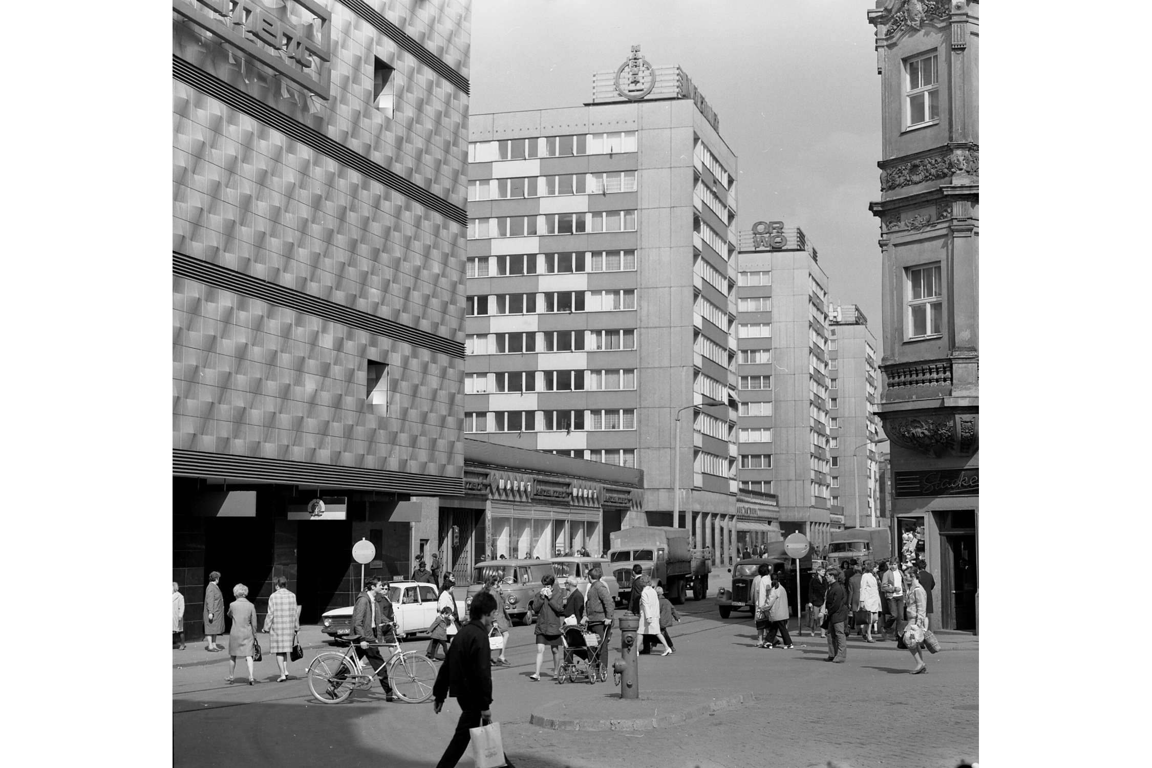 Brühl/Ecke Hainstraße, Konsument Warenhaus, 04.05.1971. StadtAL, 0563 (Fotosammlung), Nr. 28061. Foto: Herbert Lachmann
