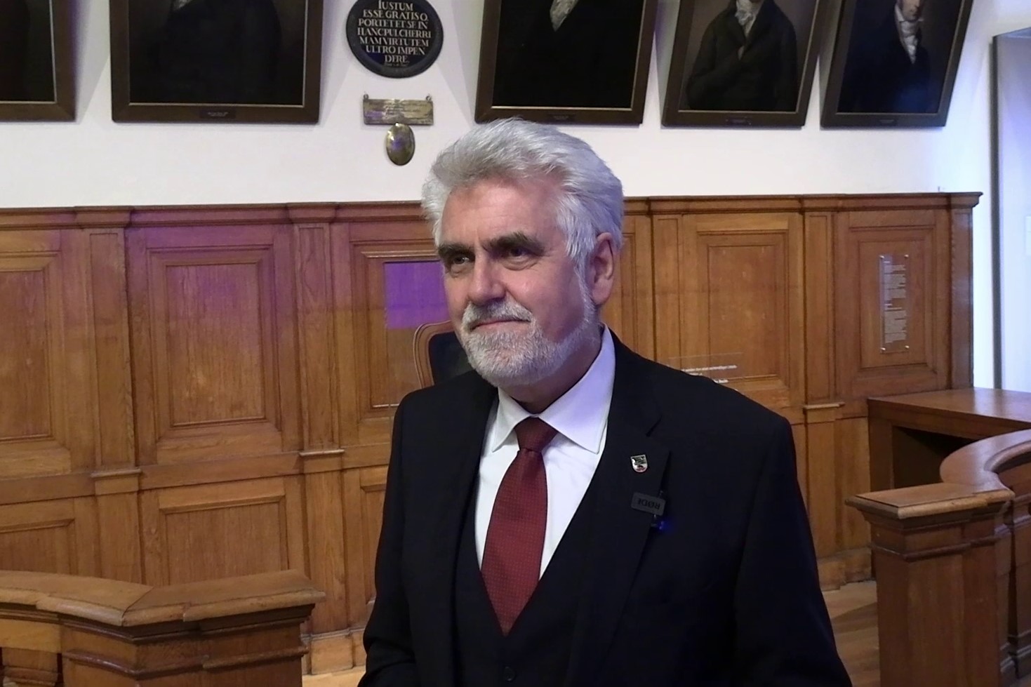 Über Wissenschaftsfeindlichkeit und die Landtagswahl in Sachsen-Anhalt: Mit Prof. Dr. Armin Willingmann im Gespräch + Video