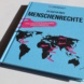 64 Karten über Menschenrechte. Foto: Ralf Julke