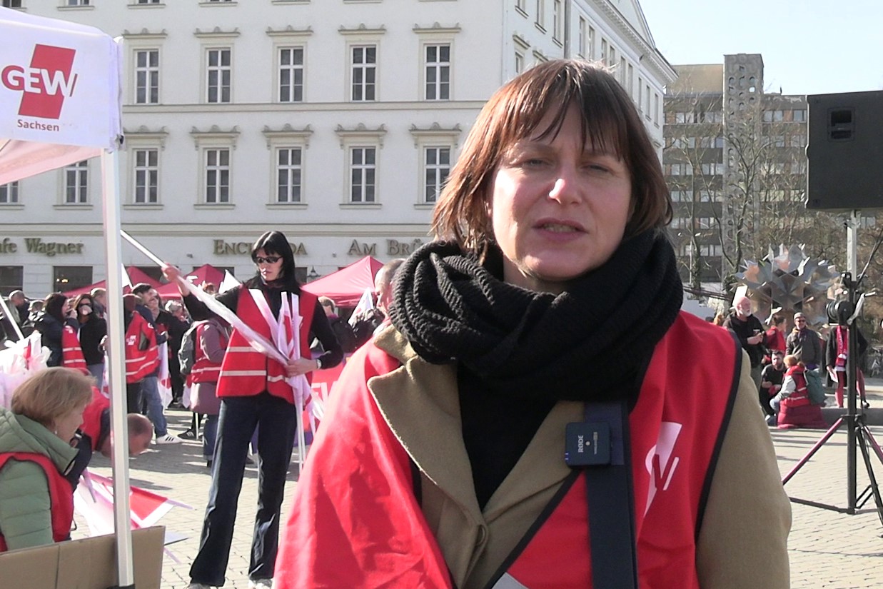 Protestaktion der GEW vor dem Kultusministerium in Dresden: Maßnahmenpaket des SMK gescheitert sagt Claudia Maaß