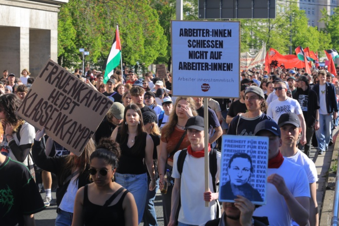 Klassenkämpfer:innen marschierten über den Augustusplatz. Foto: Alexander Böhm