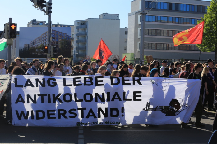 Wie bereits am Morgen bei der DGB-Demonstration beteiligte sich Handala auch auf der revolutionären 1. Mai Demonstration. Foto: Alexander Böhm