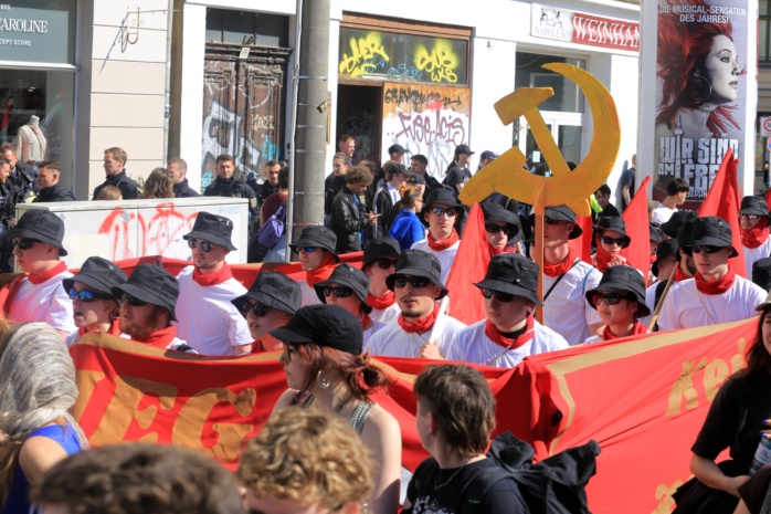 Wie der Parteiaufbau so auch der Kleidungsstil - Einheitlich. Foto: Alexander Böhm