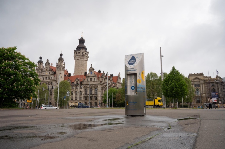 Der mit 3 Metern größte Riesenbrunno steht aktuell auf dem Wilhelm-Leuschner-Platz. © Leipziger Gruppe