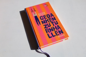 Katrin Seddig: Gedanken zu Turnhallen. Foto: Ralf Julke