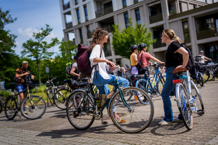 Exkursion nach Leipzig-Grünau: Soziale Vorhaben aus der ESF Plus Förderung “Nachhaltige soziale Stadtentwicklung” kennenlernen.