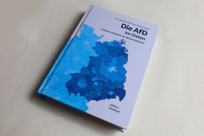 Uwe Backes, Michael Nattke (Hrsg.): Die AfD im Osten. Foto: Ralf Julke