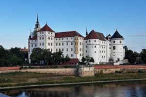 Blick auf die frisch sanierte Elbseite von Schloss Hartenfels in Torgau. Foto: LRA Nordsachsen /Stöber