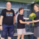 Übergabe des 6.000. EhrenamtsPasses: Thomas Köhler und Luise Popp von Roter Stern Leipzig und Larissa Zücker vom Freiwilligenagentur Leipzig e.V. Foto: Freiwilligenagentur Leipzig