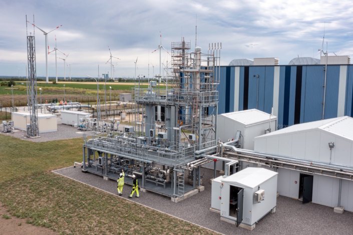 Die Gasaufbereitungsanlage des DBI – Gastechnologisches Institut gGmbH Freiberg im Energiepark Bad Lauchstädt wurde in Betrieb genommen. Foto: Tom Schulze