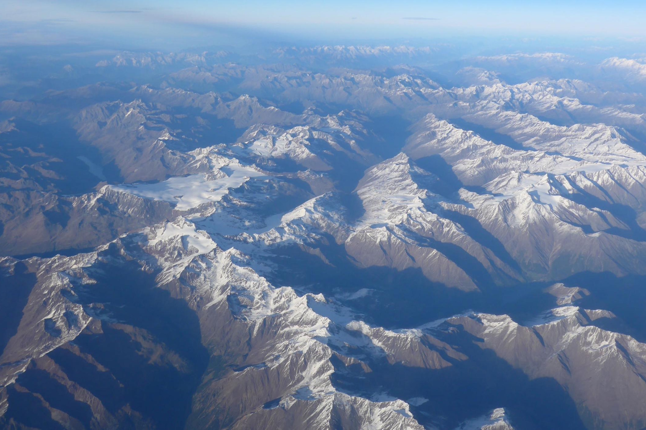 Im Oktober sind die Gipfel der Alpen bereits schneebedeckt. Hannibal überquerte die Gebirge vermutlich zu dieser Jahreszeit. Foto: Fritz Vollrath