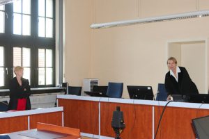 Amtsrichterin Ute Fritsch (re:.) verhandelte am Freitag ohne den Angeklagten – der 44-Jährige war nicht zur Gerichtsverhandlung erschienen. © Lucas Böhme