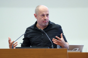 Tobias Peter (Bündnis 90/Die Grünen) im Leipziger Stadtrat am 01.07.2026. Foto: Jan Kaefer