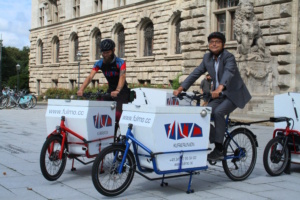 Vorstellung des Fahrrad-Kurierdienstes 2020 mit Hauptamtsleiter Christian Aegerter. Foto: Ralf Julke