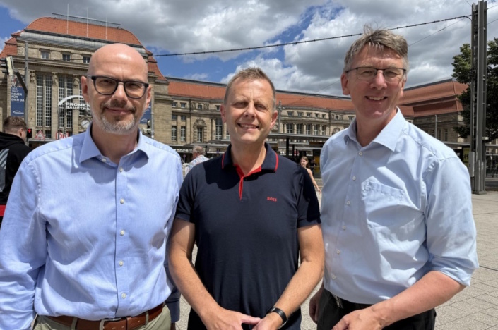 Toralf Müller (Geschäftsführer Technik und Betrieb der LVB), Torsten Bonew (Finanzbürgermeister der Stadt Leipzig und Aufsichtsratsvorsitzender der LVB) und Ulf Middelberg (Geschäftsführer LVB). Foto: Leipziger Gruppe