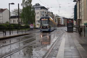 LVB-Haltestele Lützowstraße mit Blick in Richtung Böhmestraße. Foto: Ralf Julke