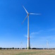 Gut sichtbar: Windräder auf freiem Feld. Foto: Sabine Eicker