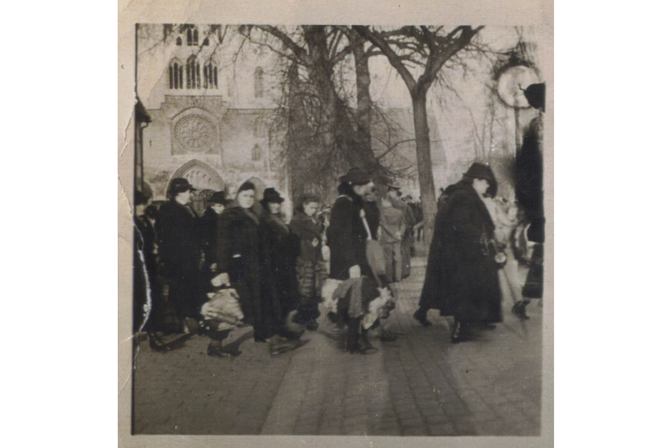 Nahaufnahme der Deportation der Juden und Jüdinnen aus Halberstadt am 12.04.1942. Foto: Archiv Familie Beverstein