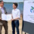 Übergabe des GRW-Fördermittelbescheids am 11. August am Störmthaler See: Staatsminister Dirk Panter (links) und Bürgermeister Daniel Strobel. Foto: SMWA