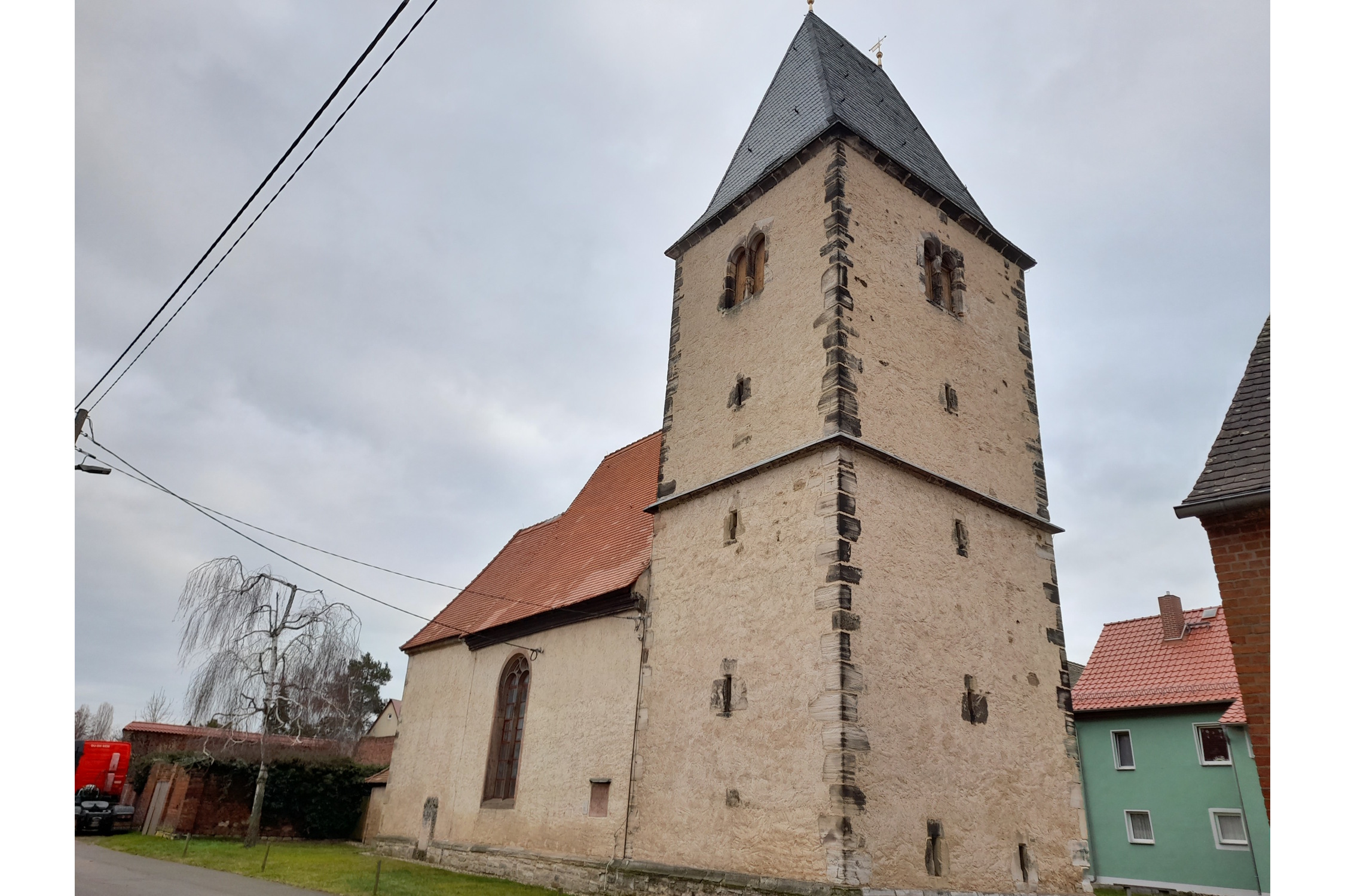Vorderansicht. Catatine, CC0, https://commons.wikimedia.org/w/index.php?curid=113914178