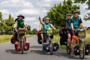Die MUT-TOUR-Tandems kommen an. Foto: Andreas Stenzel