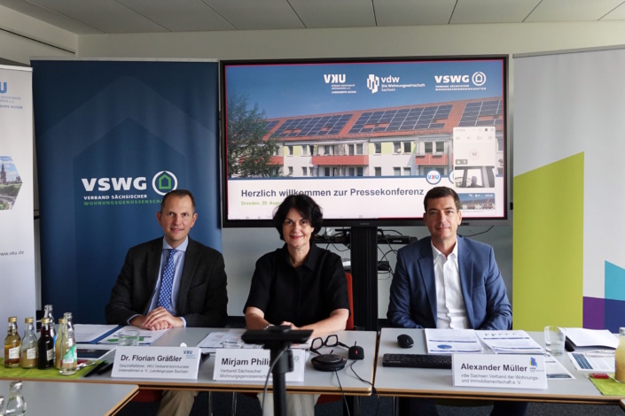 VKU-Geschäftsführer Dr. Florian Gräßler, VSWG-Vorstand Mirjam Philipp und Verbandsdirektor Alexander Müller vom vdw Sachsen bei der gemeinsamen Pressekonferenz (v.l.n.r.). Foto: VSWG