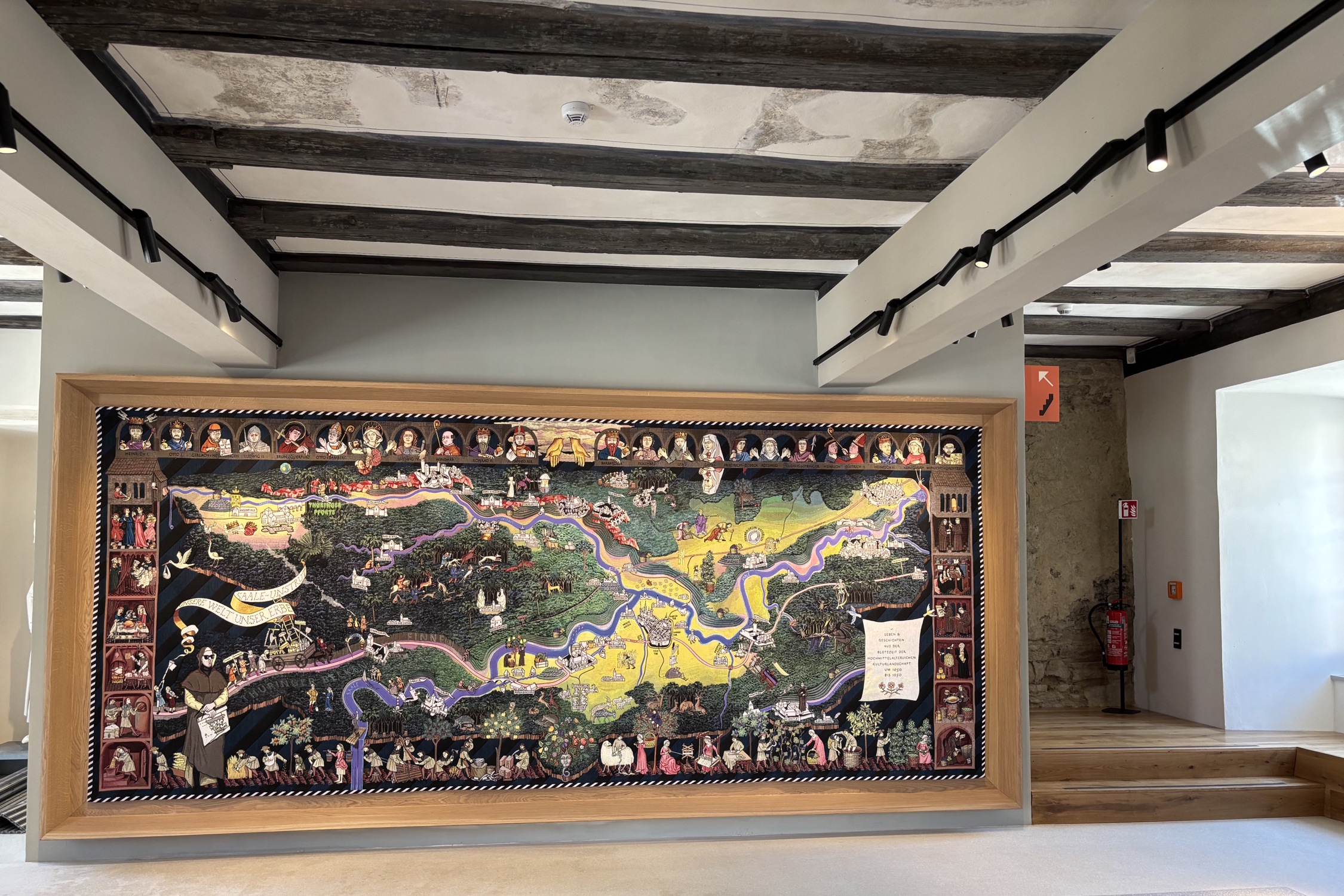 Wandteppich in der Ausstellung zur Kulturlandschaft im Zentrum Welterbe. Foto: Vereinigte Domstifter